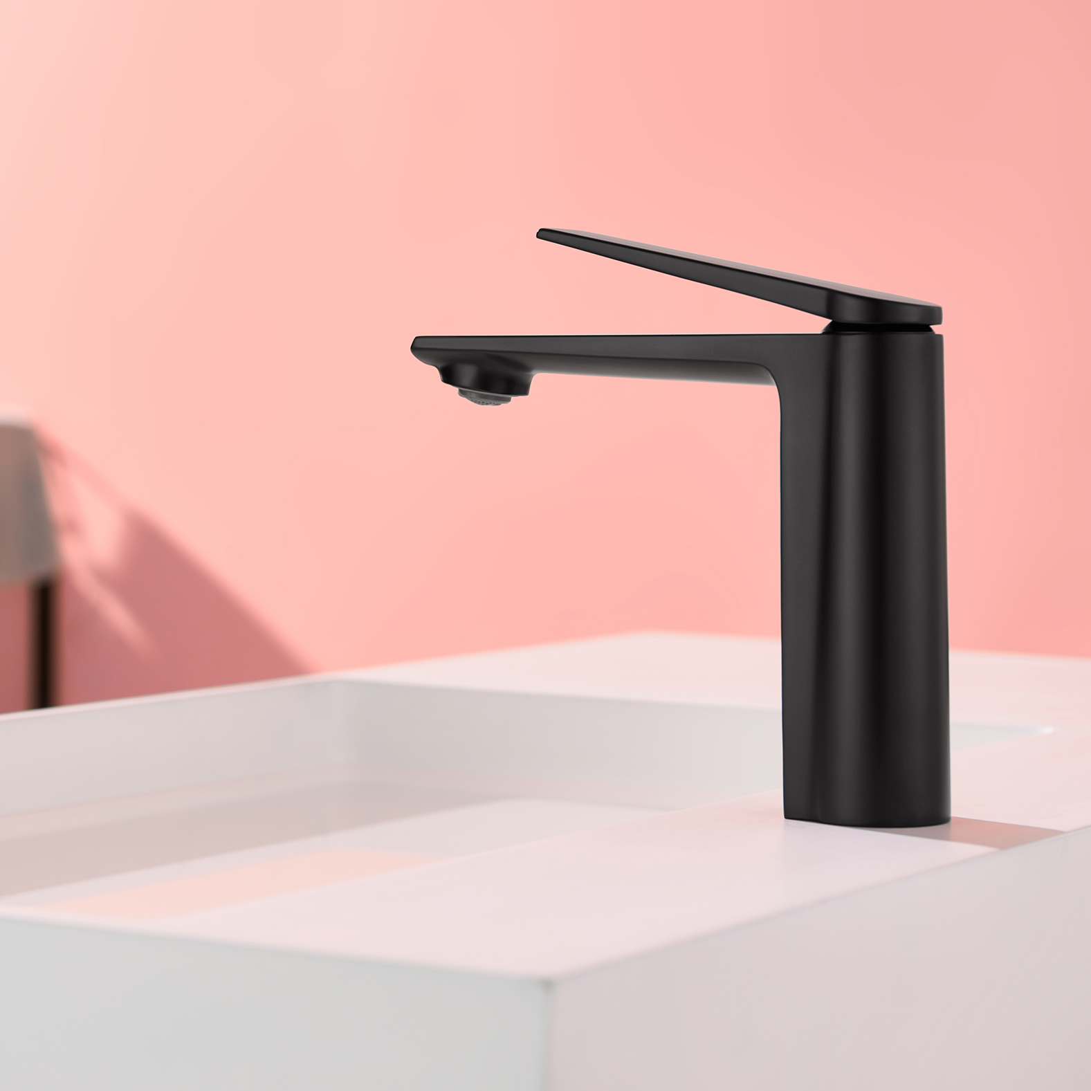 Grifo mezclador de lavabo de color negro mate pesado de latón de agua fría