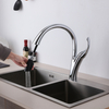 Grifo de superficie cromada multifuncional para grifo de gabinete Mezclador de cocina individual con alta calidad