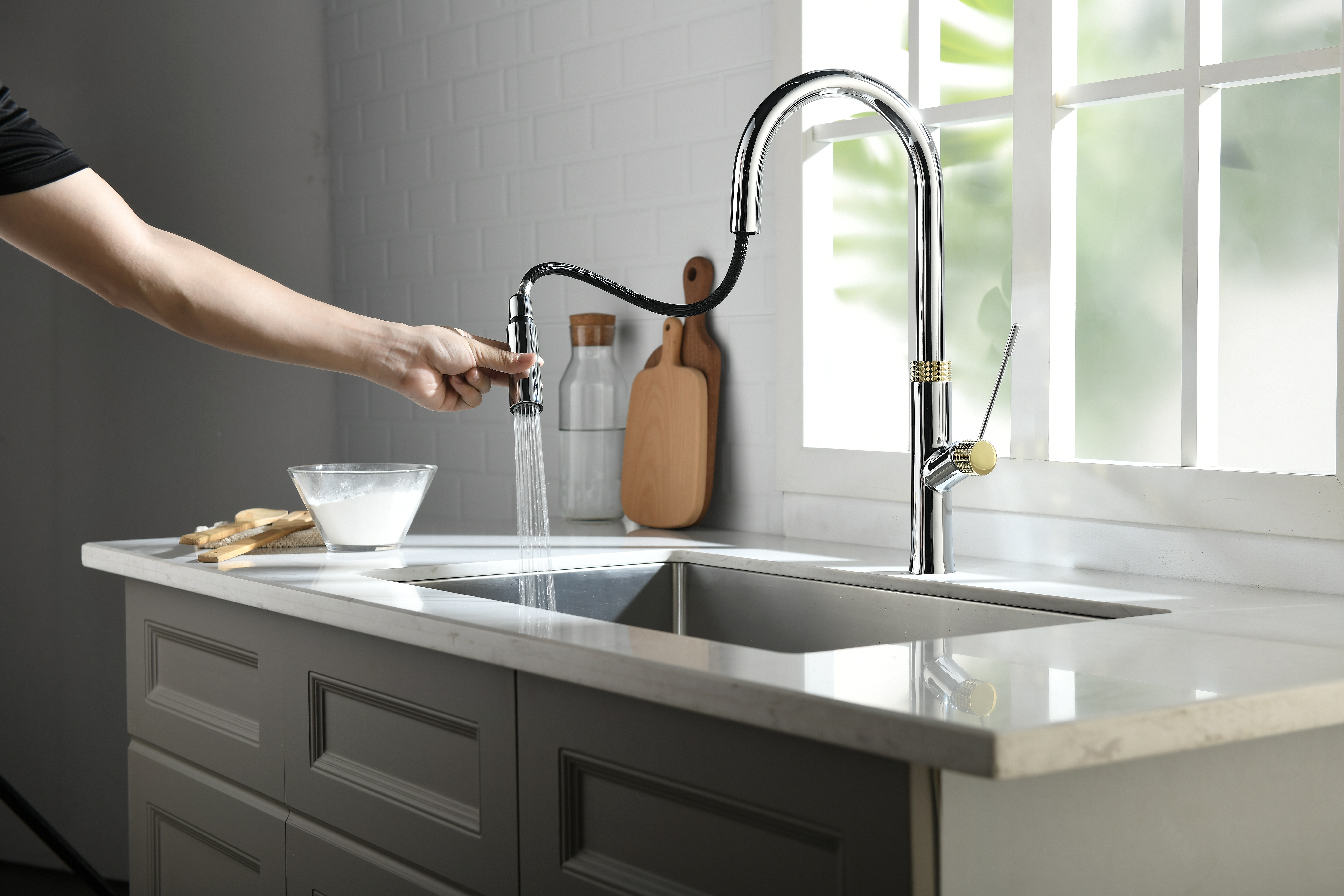Grifo mezclador de cocina extraíble de latón cromado moderno